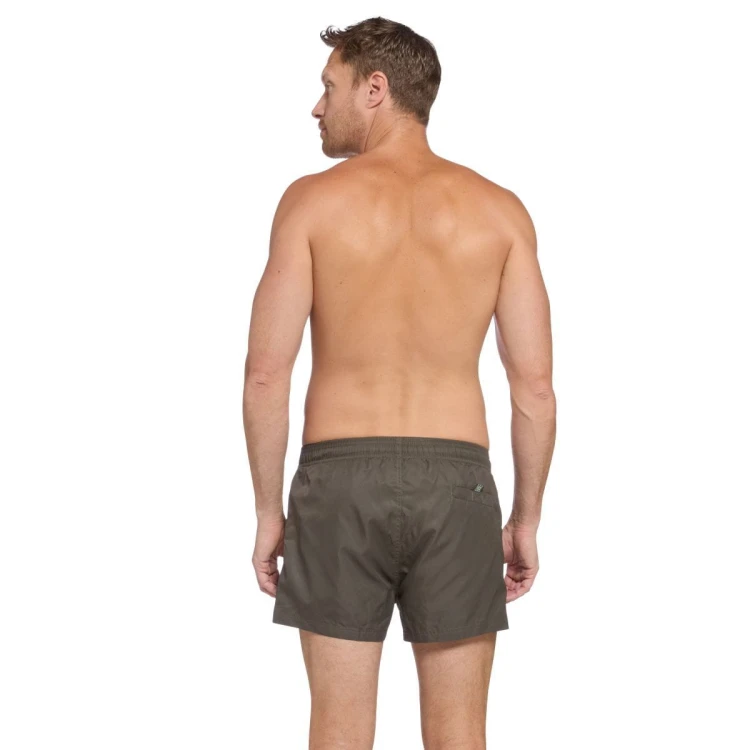 szorty-khaki-mężczyzna-tył.jpg