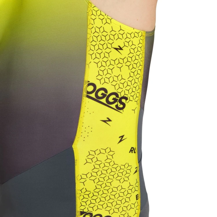 strój-triathlonowy-szaro-zólty-bez-rekawów-zdjęcia-z-boku-pod-pachą.jpg