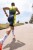 strój-triathlonowy-szaro-zólty-bez-rekawów-męzczyzna-biegnący-z-tyłu.jpg
