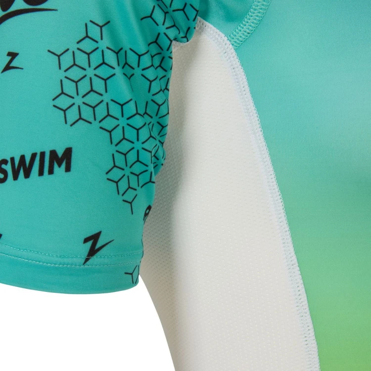 Strój-triathlonowy-turkusowo-biały-zbliżenie-na-wykończenie-pod-pachą.jpg