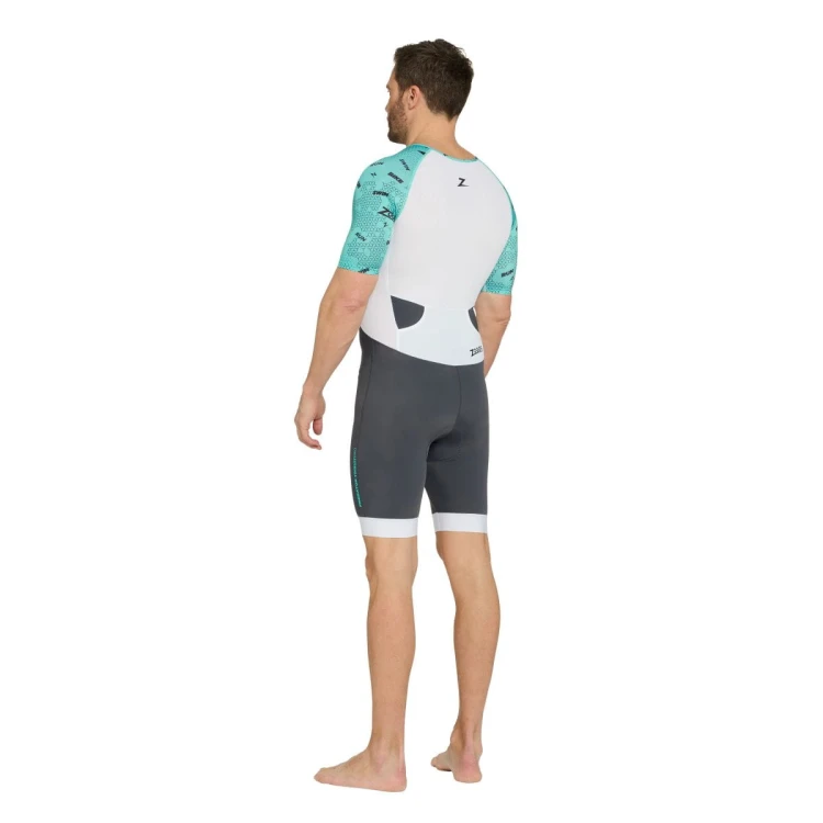 Strój-triathlonowy-turkusowo-biały-mężczyzna-stojący-ukosem-tyłem.jpg
