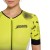 strój-triathlonowy-zółto-czarny-krótki-rękaw-kobieta-przód-zbliżenie-na-zamek-z-przodu.jpg
