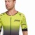 strój-triathlonowy-zółto-czarny-krótki-rękaw-mężczyzna-zbliżenie-na-zamek-z-przodu.jpg