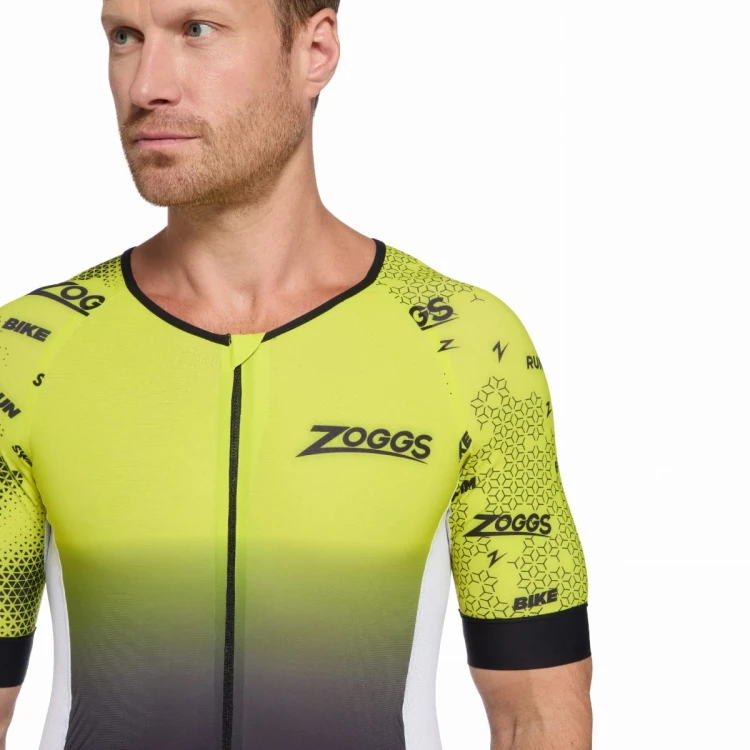 strój-triathlonowy-zółto-czarny-krótki-rękaw-mężczyzna-zbliżenie-na-zamek-z-przodu.jpg