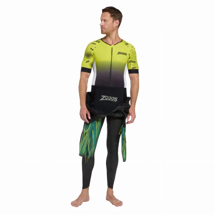 strój-triathlonowy-zółto-czarny-krótki-rękaw-mężczyzna-przód-ubrany-w-pianke-do-połowy.jpg