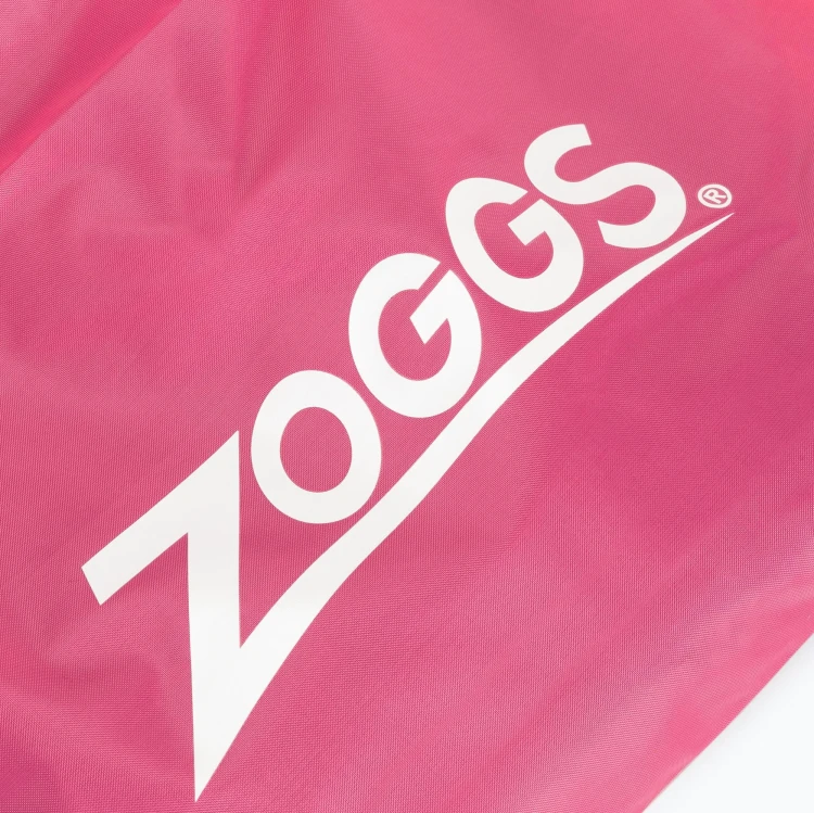 worek-plywacki-zoggs-sling-bag-pink-zbliżenie-na-napis.jpg