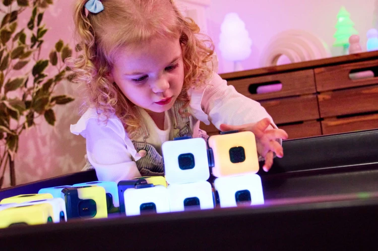 EL47499-TTS-Glow-Sequencing-Cubes-2-4yrs-002-scaled.jpg