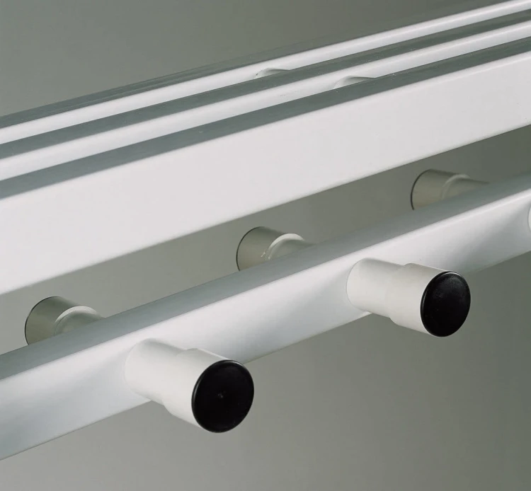 Wieszak naścienny z tworzywa