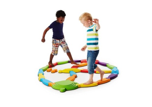 Gonge Kolorowa rzeka z wyspami i mostami