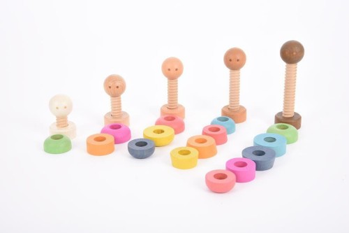 Tęczowe drewniane ludziki mały zestaw
