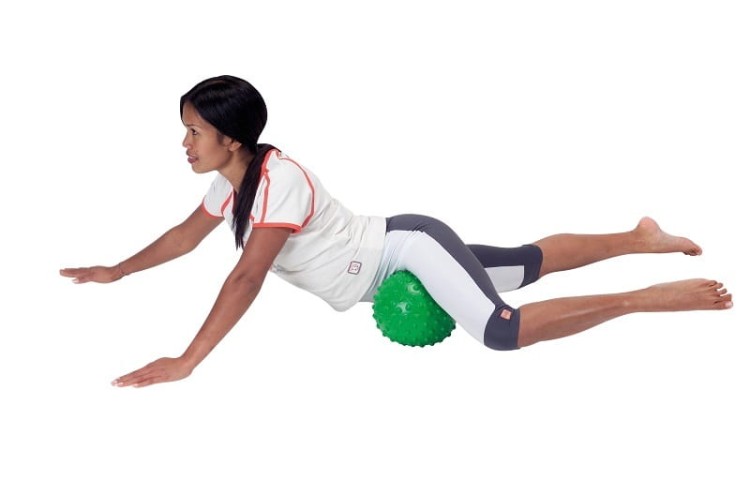 Gymnic Aku Ball piłka sensoryczna z wypustkami