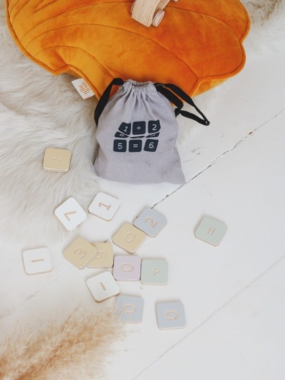 Drewniane klocki matematyka