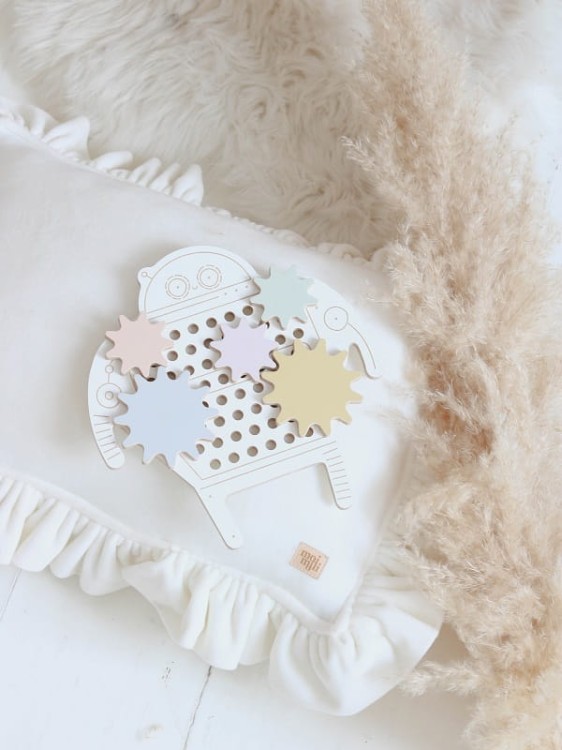 Drewniana zabawka, przeplotka Robot Jojo