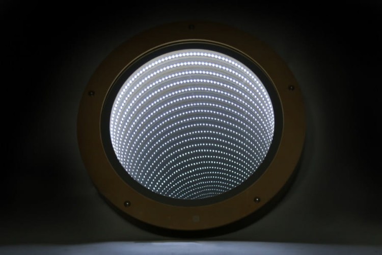 Świecące lustro nieskończoności okrągłe