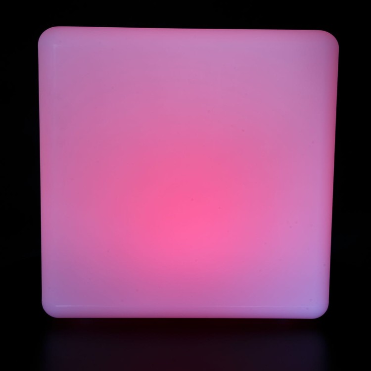 Świetlisty kolorowy sześcian