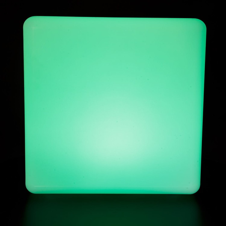 Świetlisty kolorowy sześcian