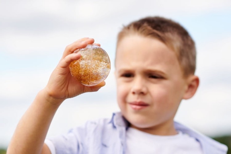 Zabawka sensoryczna tęczowe piłeczki brokatowe