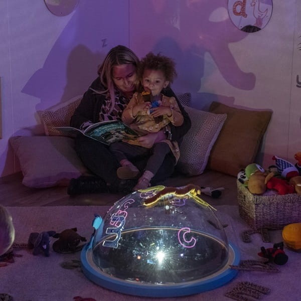 Sensoryczna kopuła świetlna - projektor immersyjny