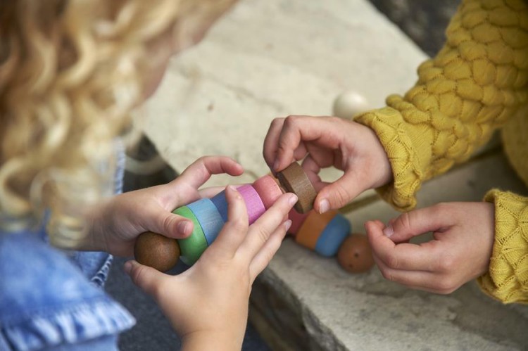 Tęczowe drewniane ludziki mały zestaw